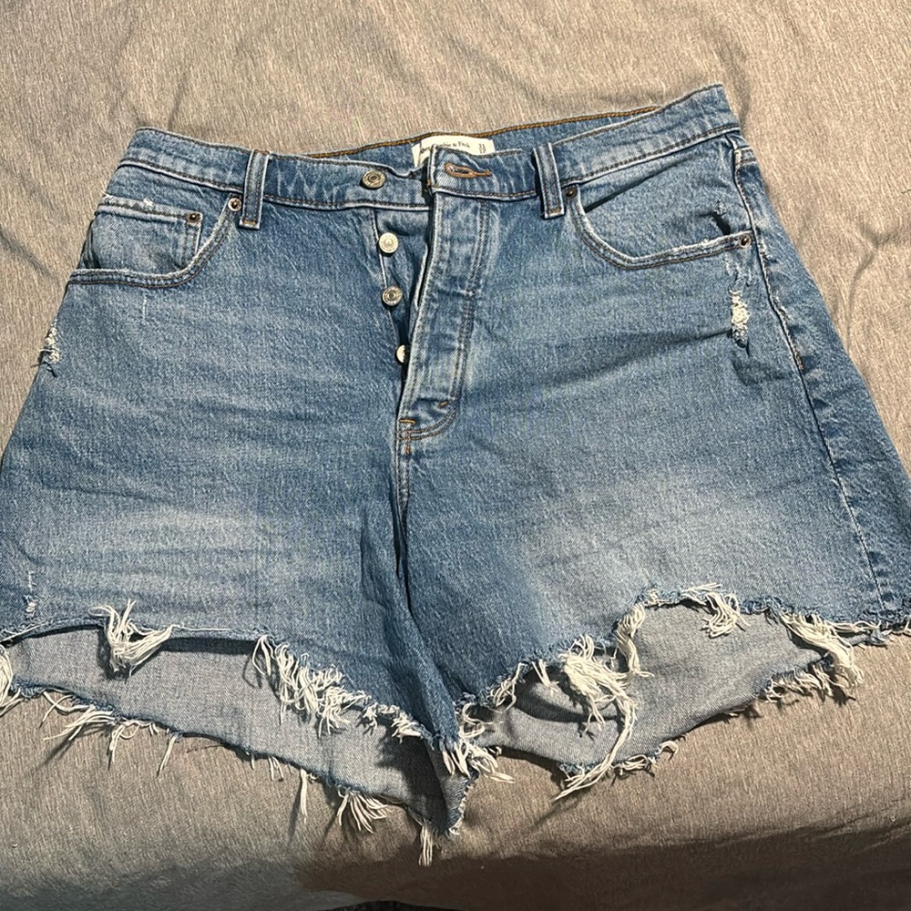 ABERCROMBIE AND FITCH DAD SHORTS